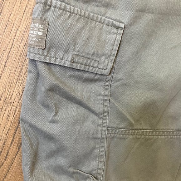 Columbia Sportwear Company Khaki Cargo Shorts 42 - Picture 3 of 4